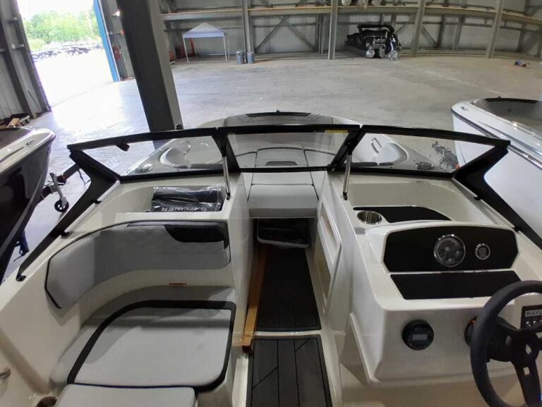 2025 Bayliner M17 - Full Windshield US-BLBX1228F425 [photo 23]